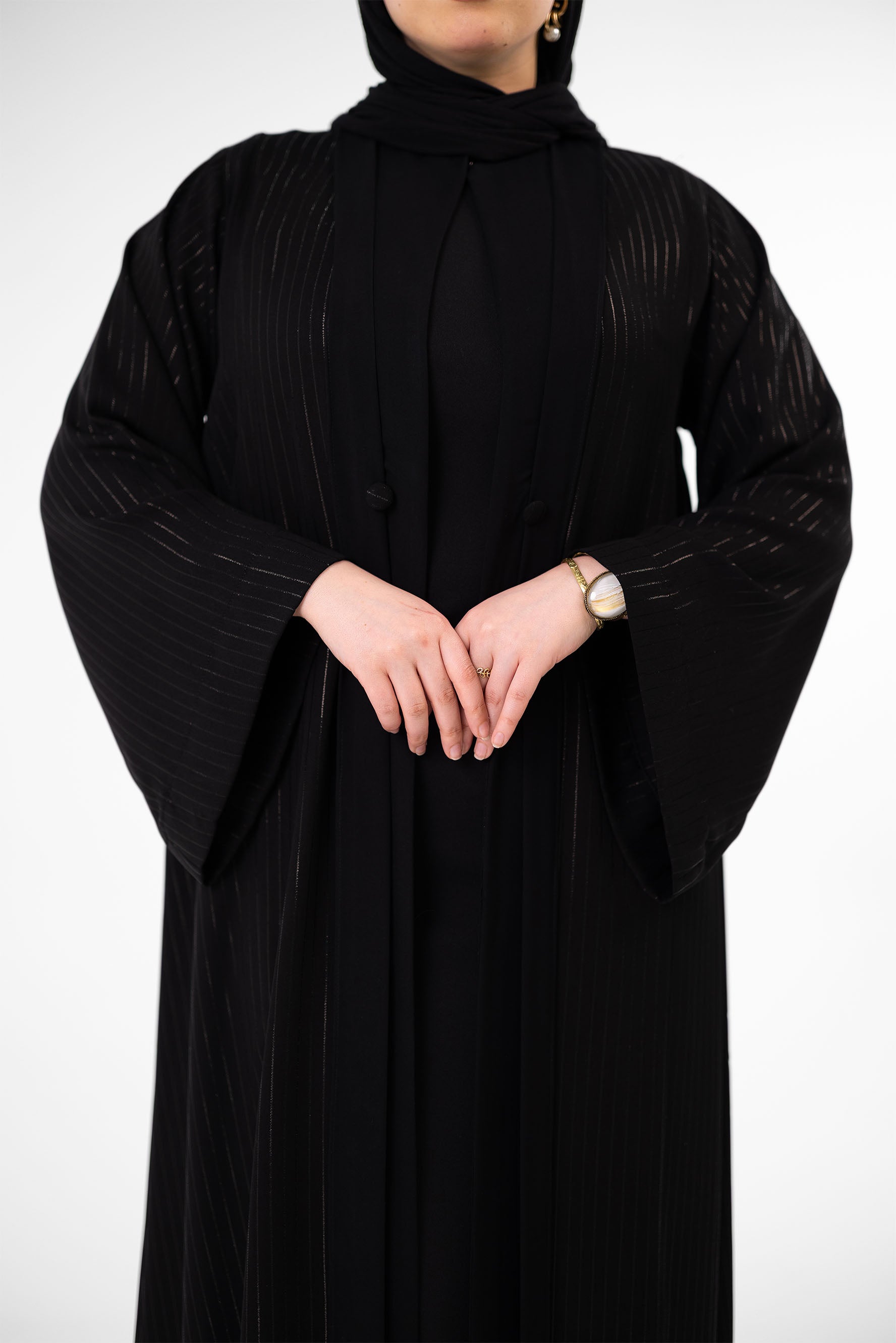 عباية مفتوحة