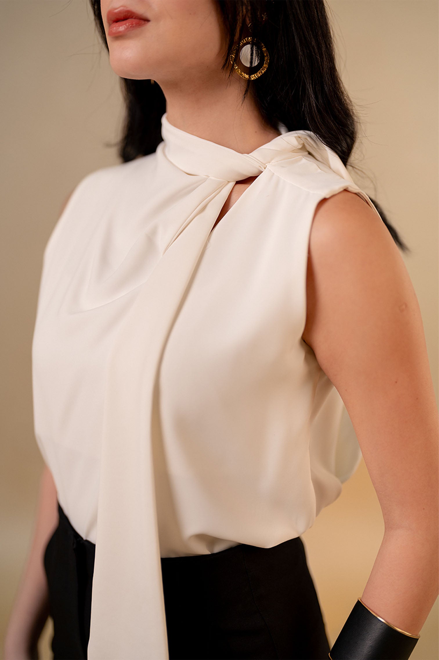 SLEEVLESS BLOUSE