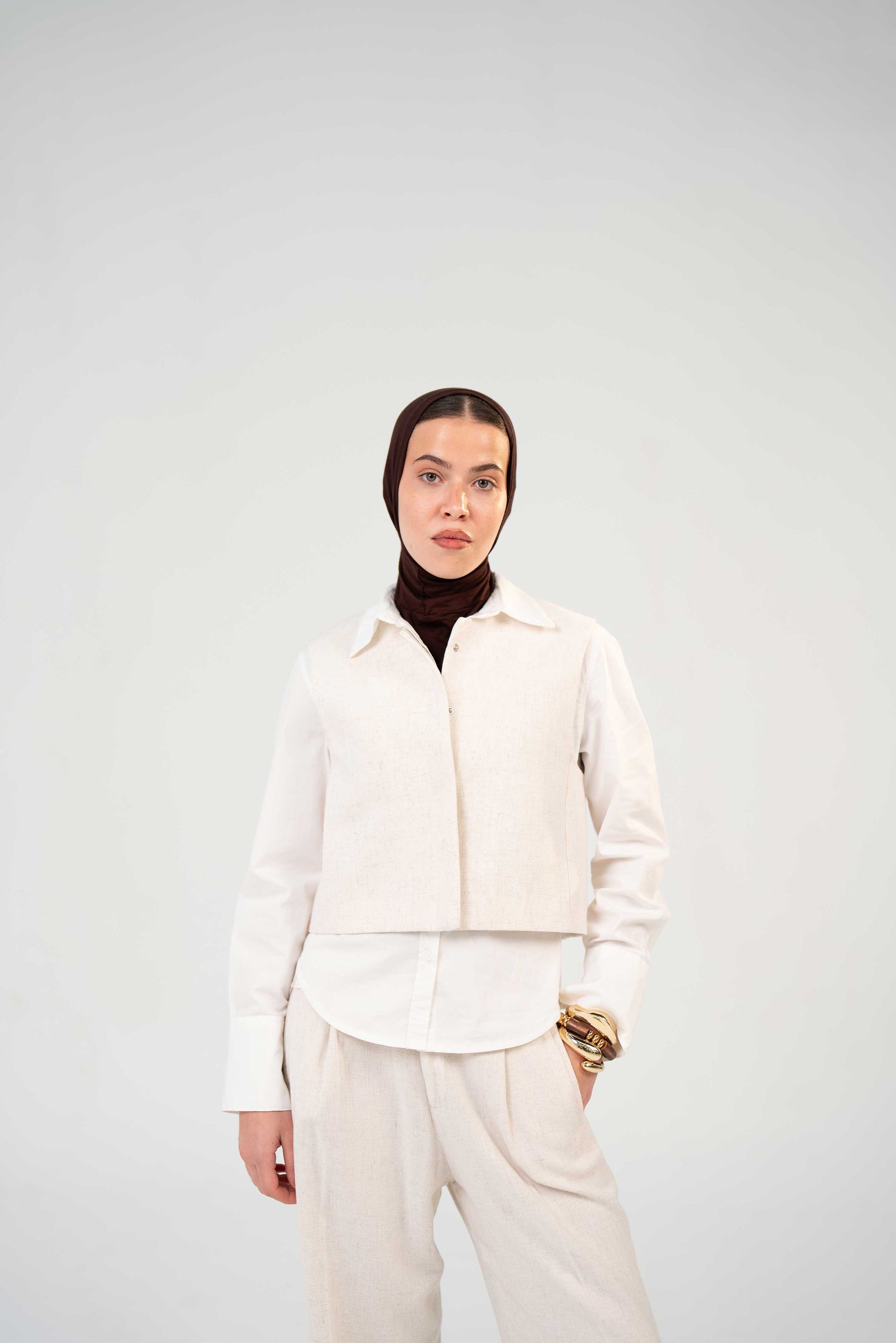VEST CUT LINEN