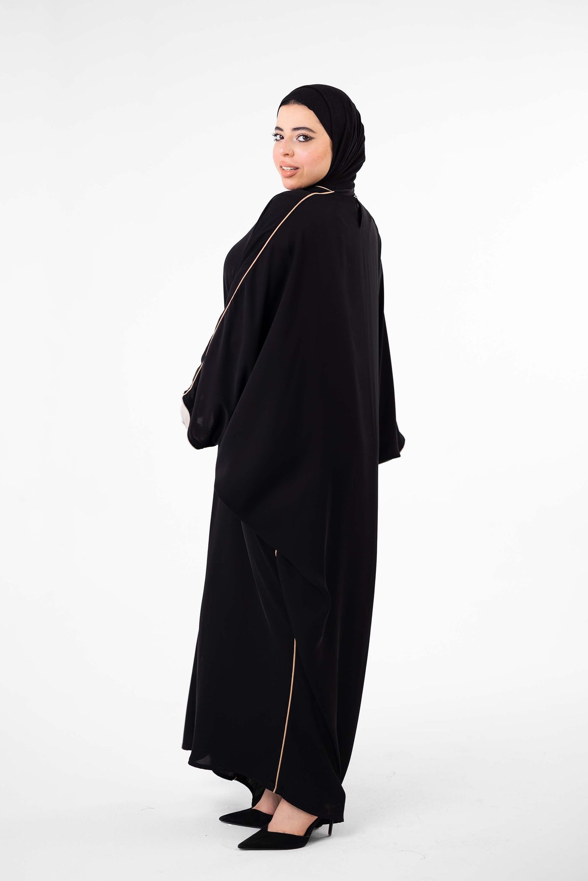 عباية مغلقة