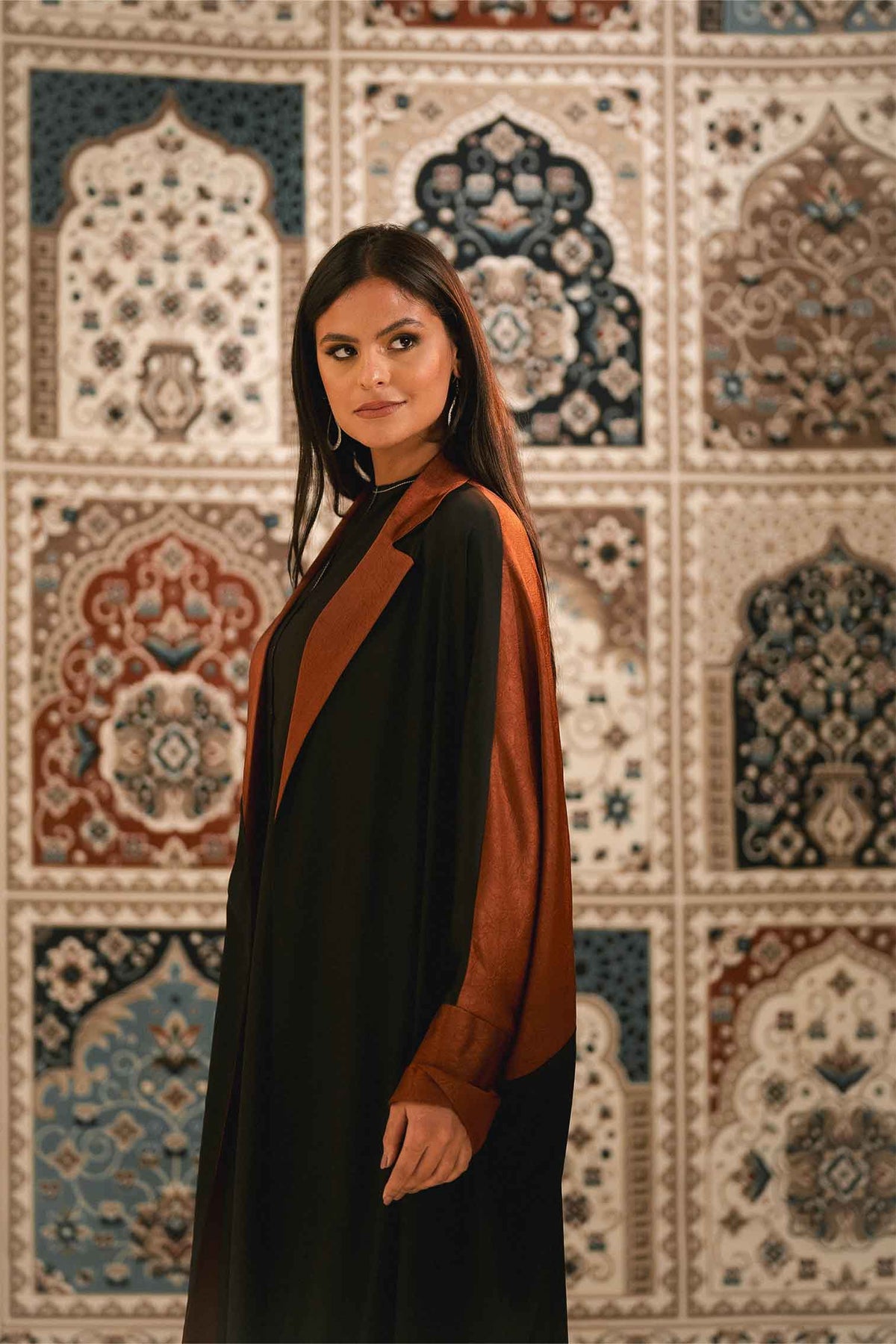 عباية مفتوحة