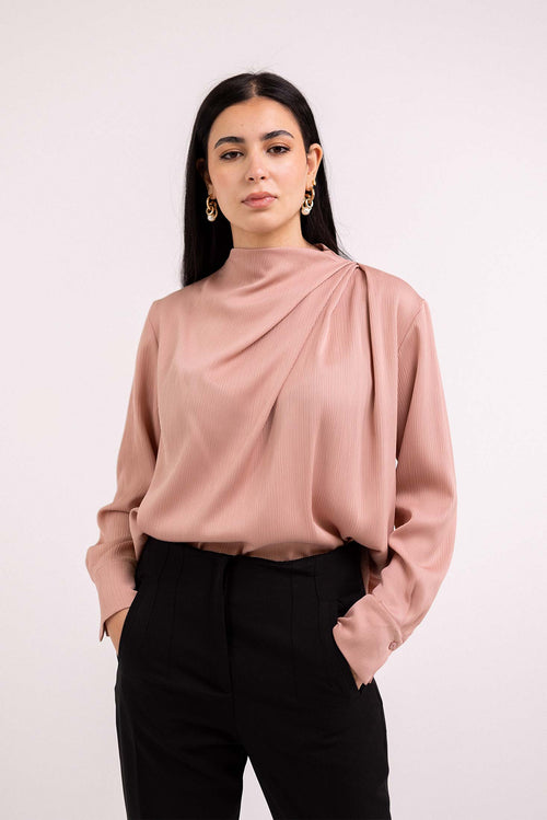 بلوزة مطوية